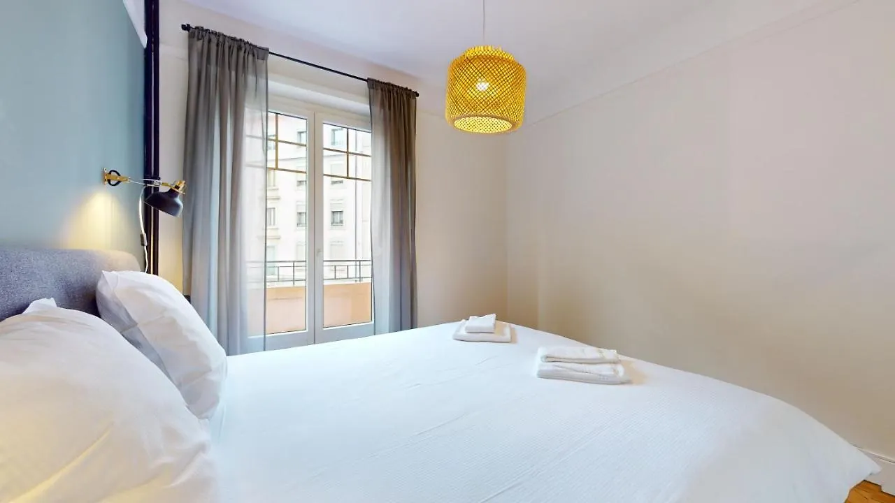 Beautiful Modern Apartment With Balcony In Ženeva Švýcarsko