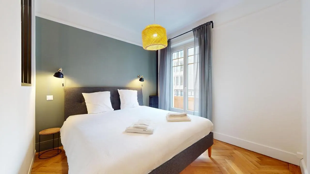 Beautiful Modern Apartment With Balcony In Ženeva